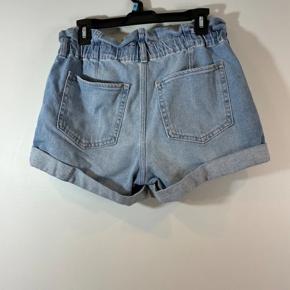 Hollister Mom Shorts‎ Ultra High-Rise Denim Cuffed Hem Light Wash Size 11 W30